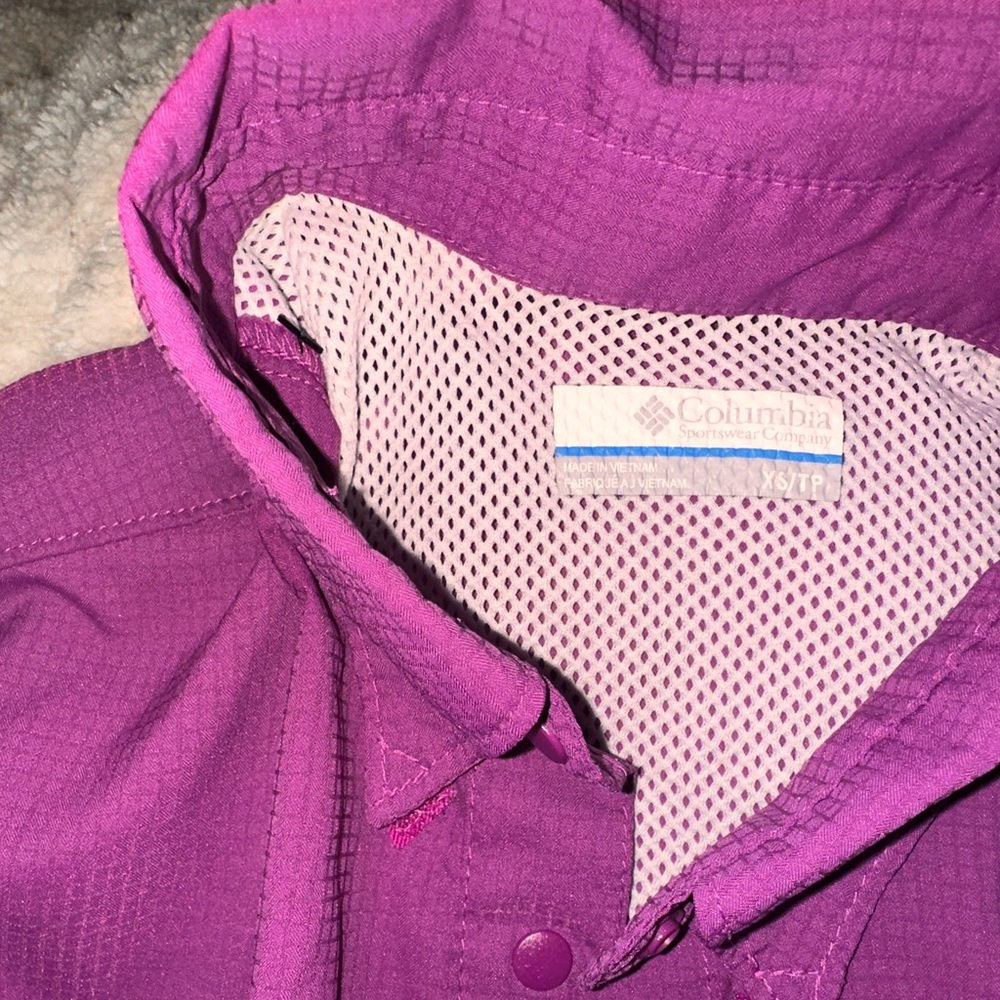 Size small Columbia purple long sleeve fishing shirt